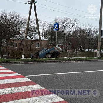 На Кіровоградщині автівка в'їхала в стовп (ФОТО)